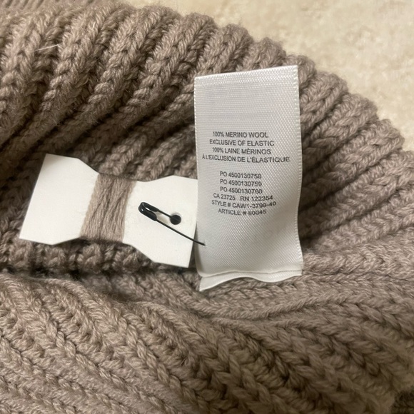 Aritzia Rogers Sweater - Picture 4 of 6